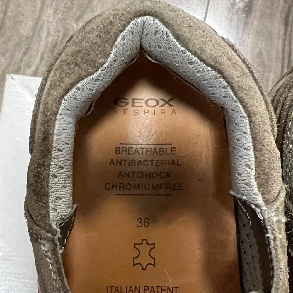 🔥🔥Geox Boys Slip-On Loafers in tan color